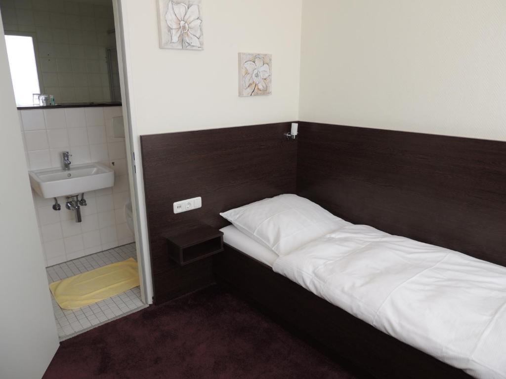Aaa Budget 3* Cologne