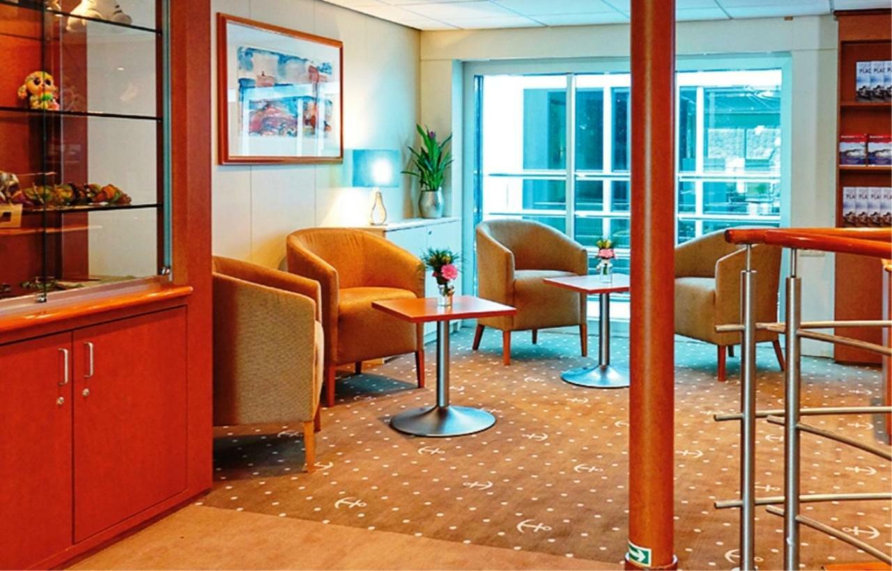 Botel Baxter Hoare Ship 4*