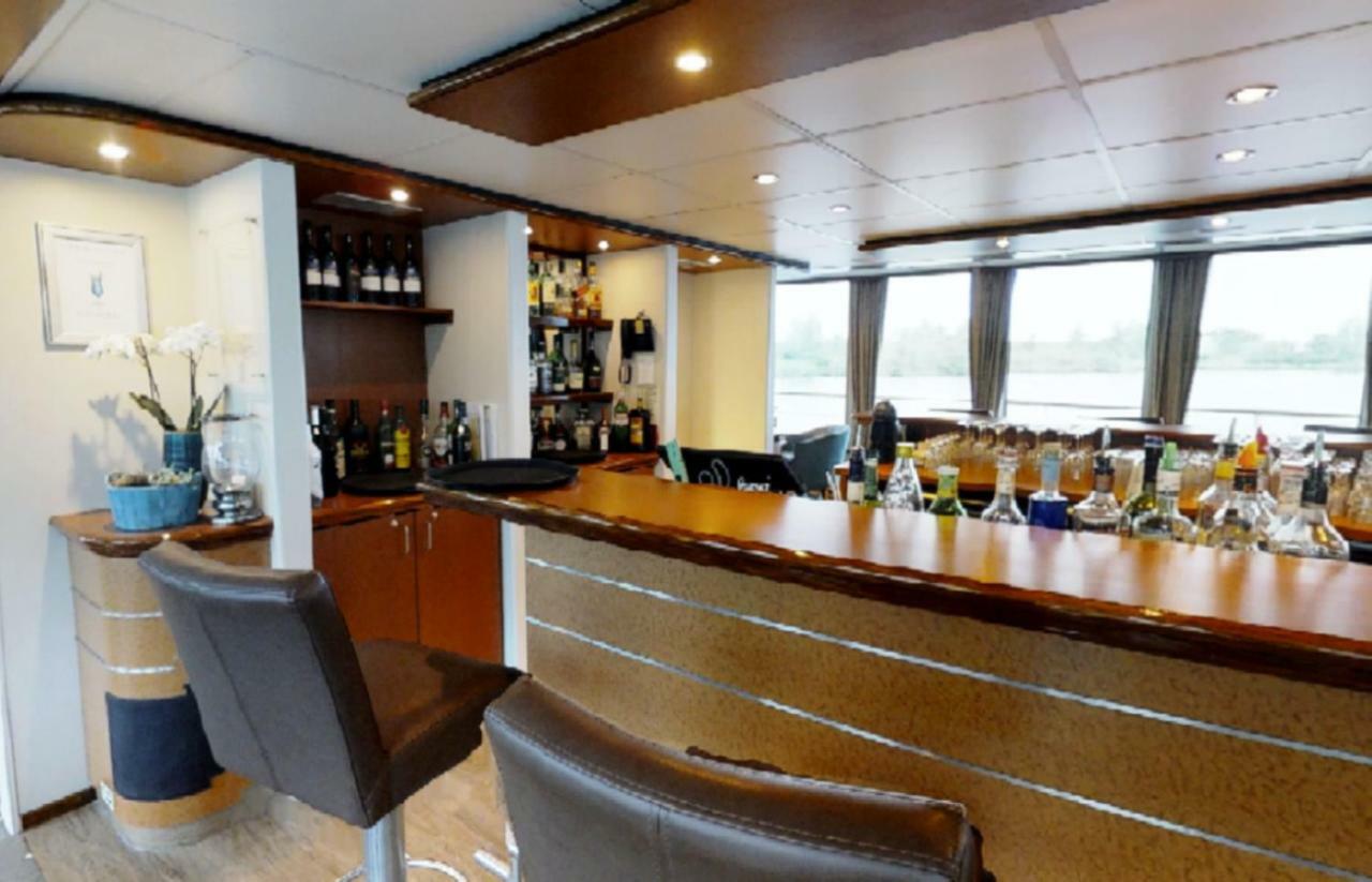 Baxter Hoare Ship Botel