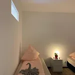 Central Private Rooms In Popular Neighborhood!