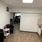 Central Private Rooms In Popular Neighborhood!