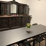 Central Private Rooms In Popular Neighborhood!