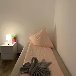 Central Private Rooms In Popular Neighborhood!