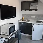 Messe Und Bundeswehr Apartment