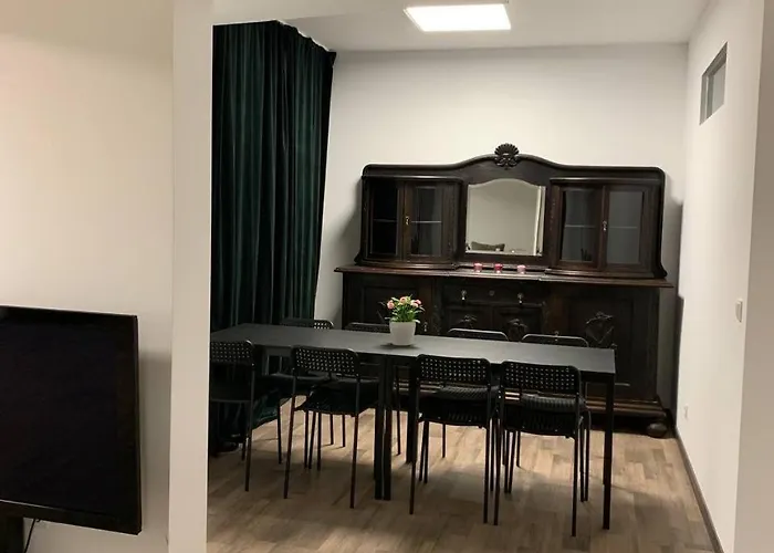 Central Private Rooms In Popular Neighborhood!