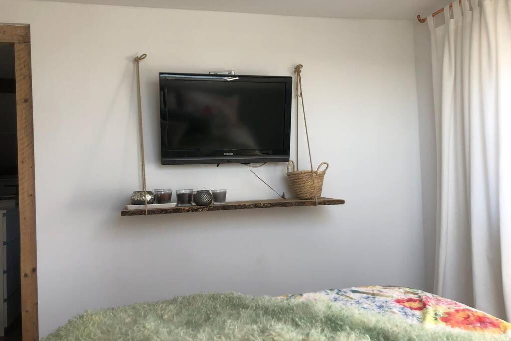 Idyllische Ferienwohnung Mit Rheinblick Cologne