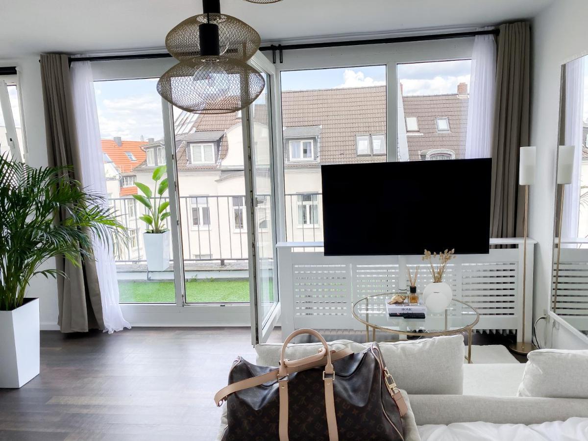 Dani Stylish Minimal Innercity Terrace Apartment *