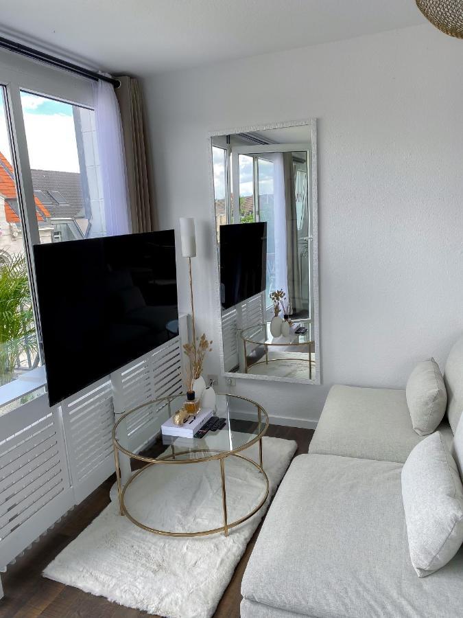 Dani Stylish Minimal Innercity Terrace Apartment Cologne