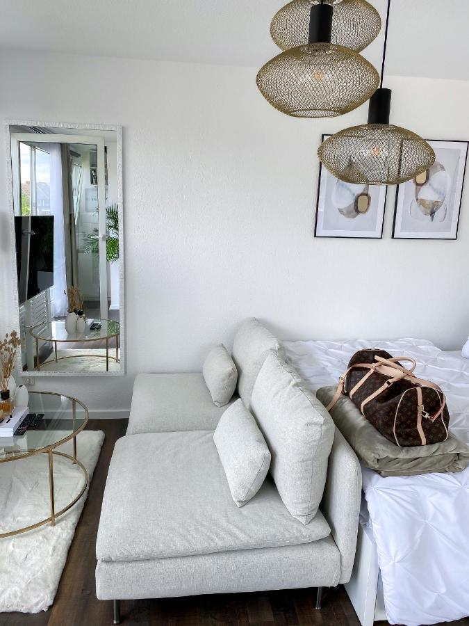 Dani Stylish Minimal Innercity Terrace Apartment Cologne