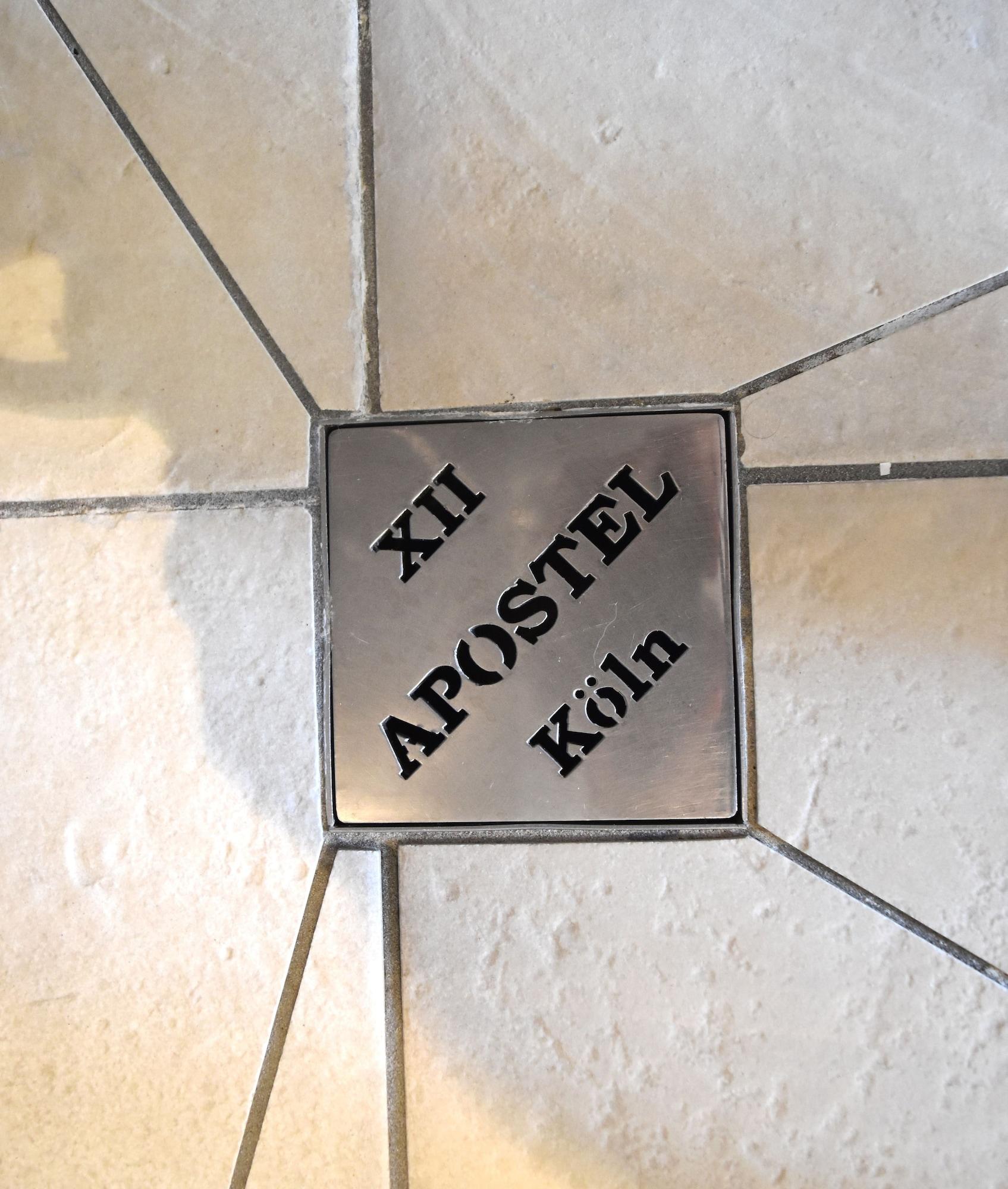 Xii Apostel Hotel