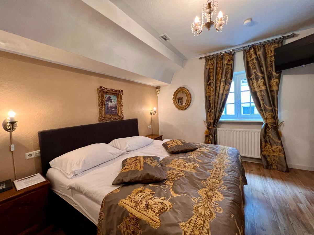 Altstadthotel Hayk Am Rhein Cologne