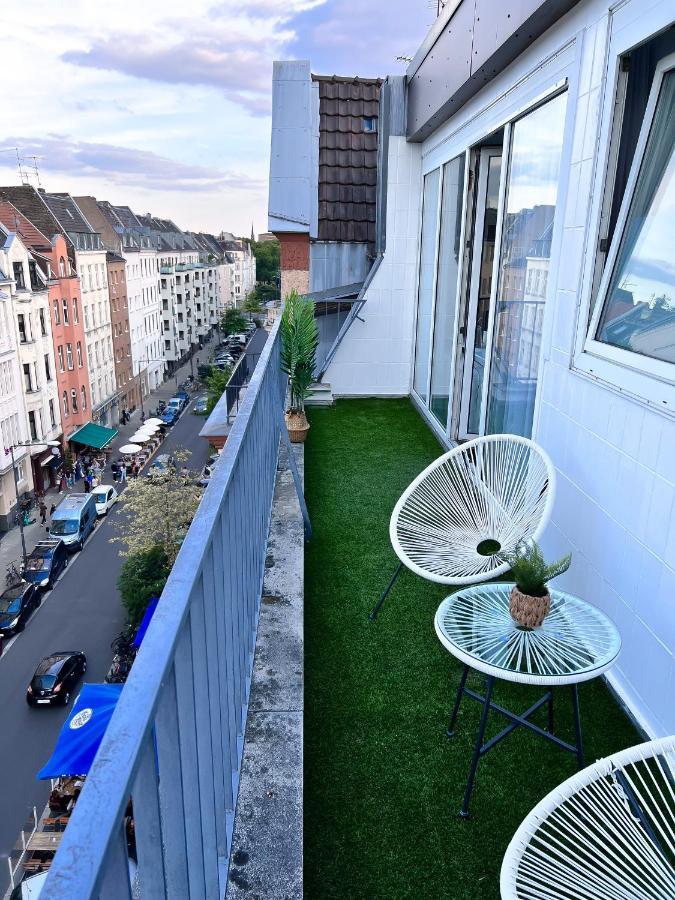 Dani Stylish Minimal Innercity Terrace Cologne