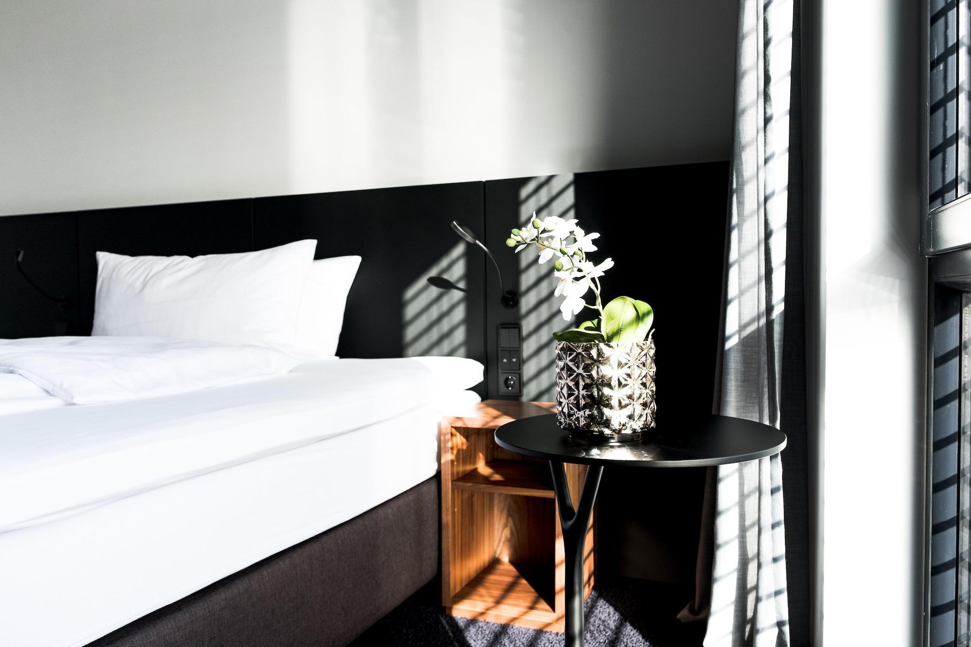 Hotel &repeat Airport 4*