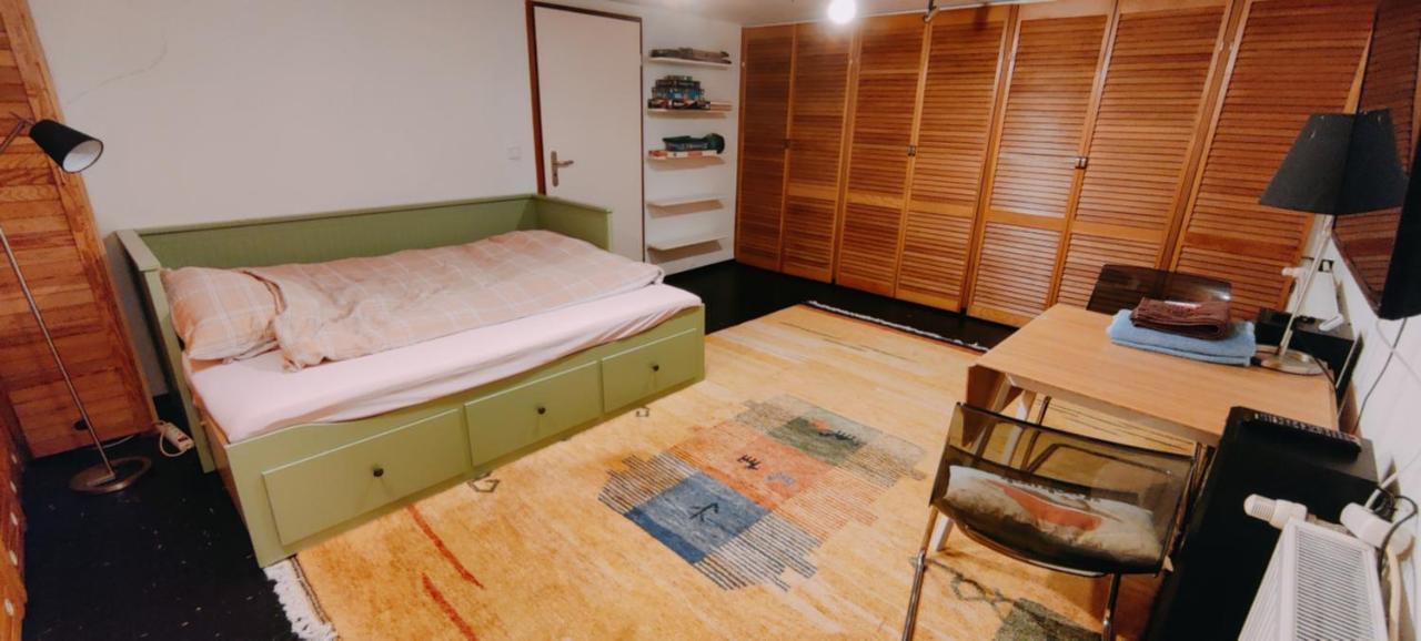 Spacious & Comfortable Guestrooms W Private Bathrooms Near Koelnmesse & Lanxess Arena, Free Parking, Highspeed Wifi Pensjonat *