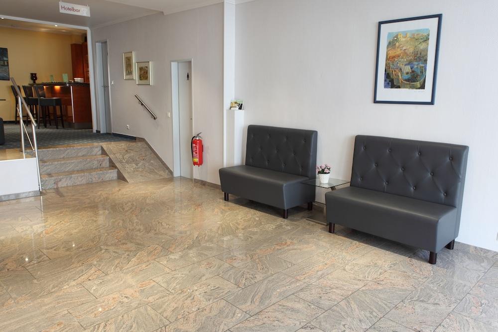 Boulevard Hotel