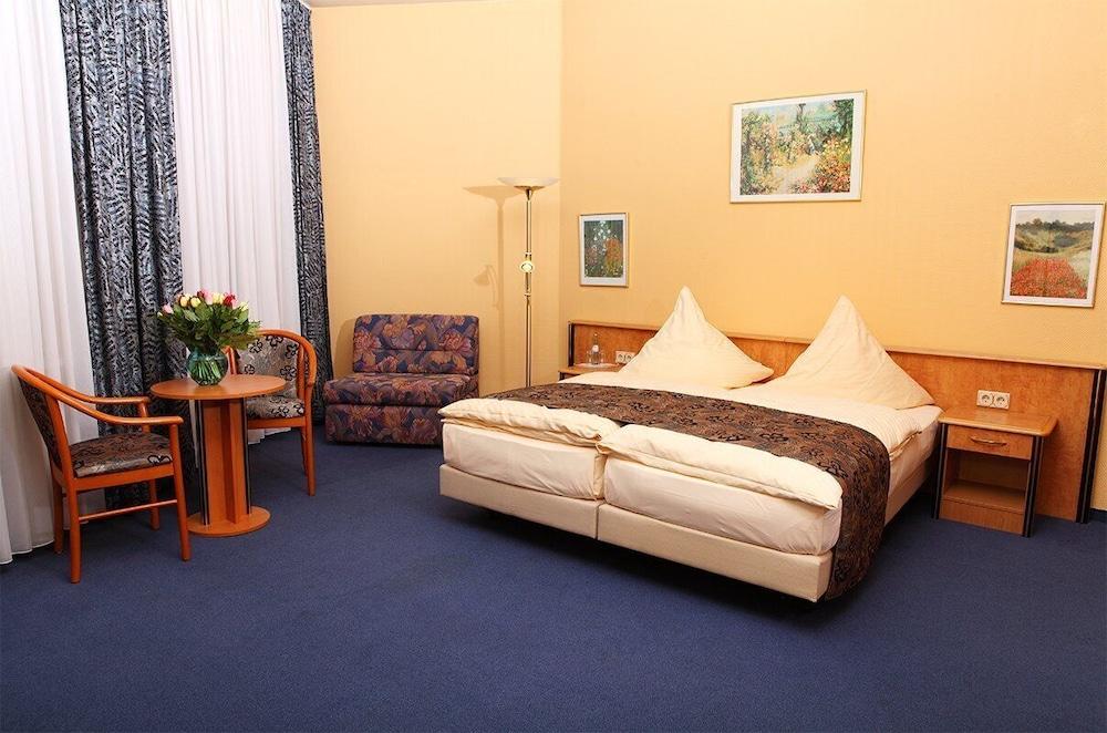 Boulevard Hotel Kolonia