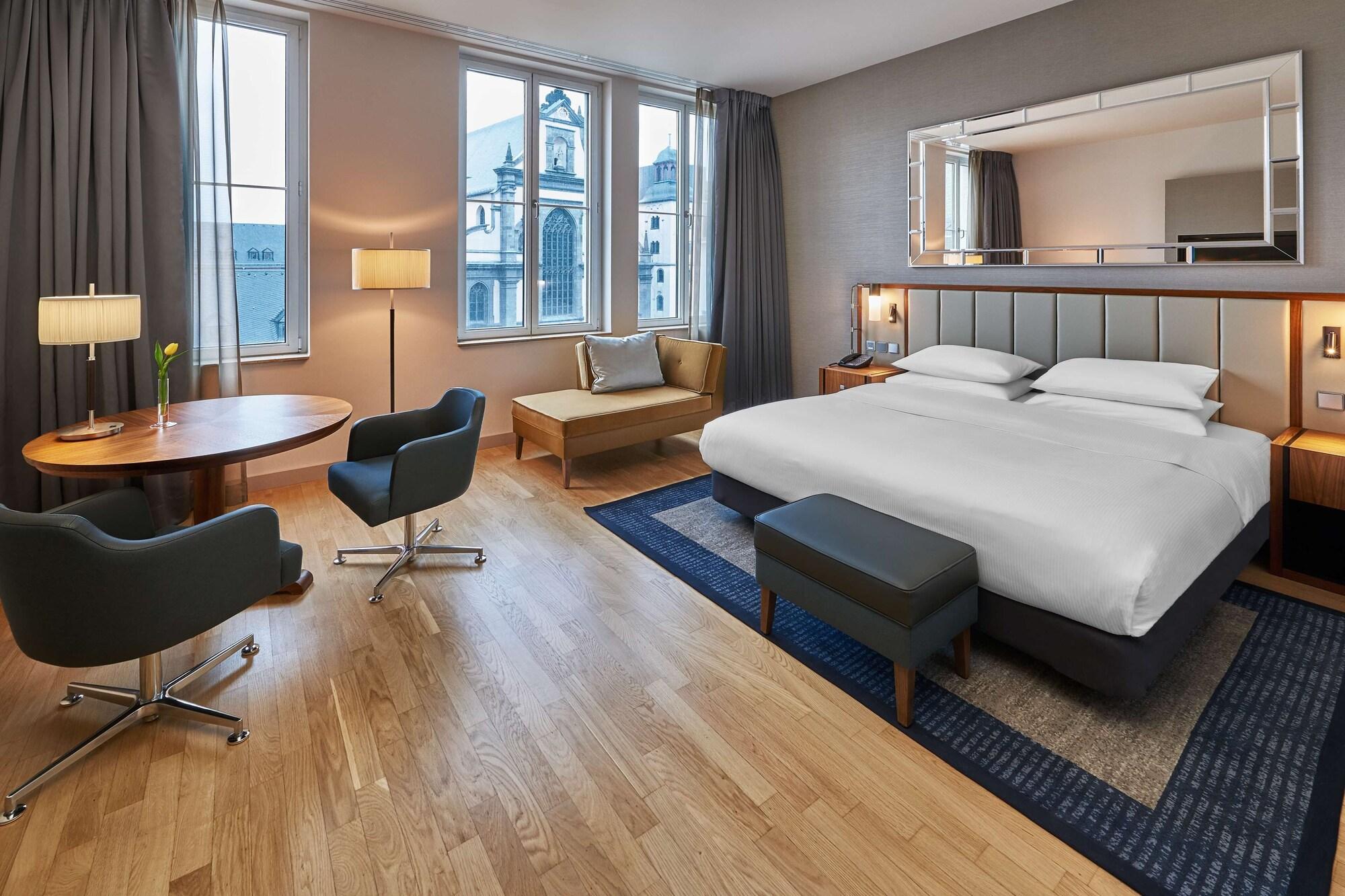 Hilton Hotel 5*