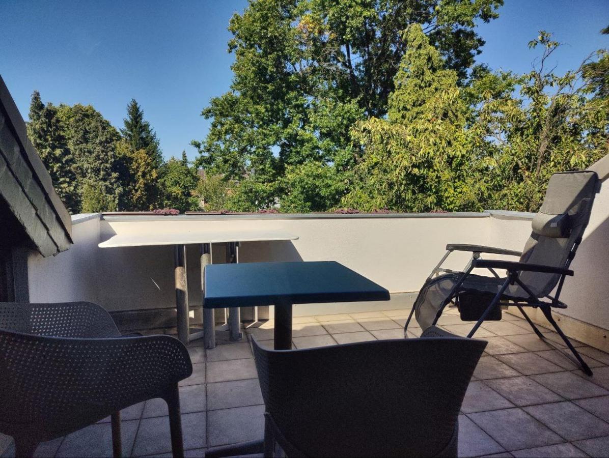 Spacious & Comfortable Guestrooms W Private Bathrooms Near Koelnmesse & Lanxess Arena, Free Parking, Highspeed Wifi * Kolonia