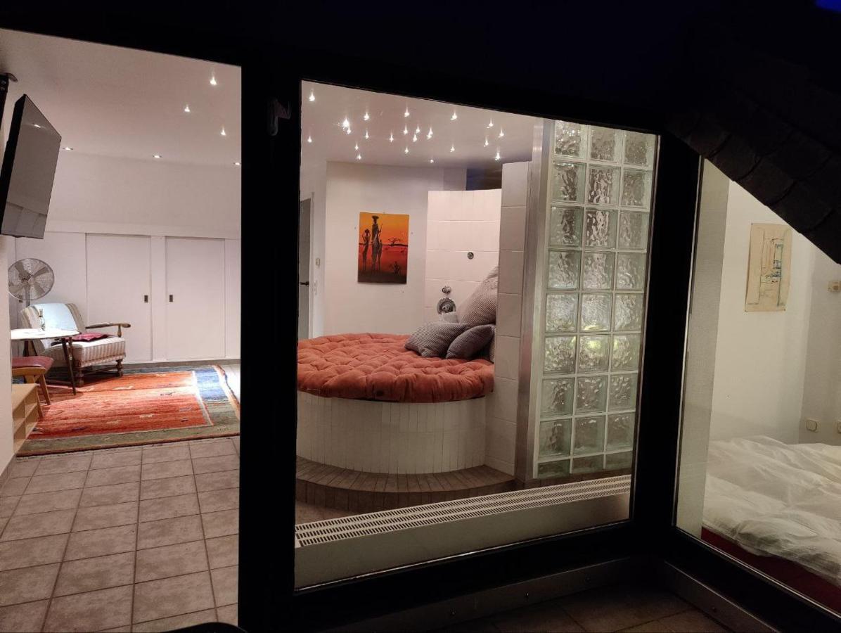 Spacious & Comfortable Guestrooms W Private Bathrooms Near Koelnmesse & Lanxess Arena, Free Parking, Highspeed Wifi Pensjonat *