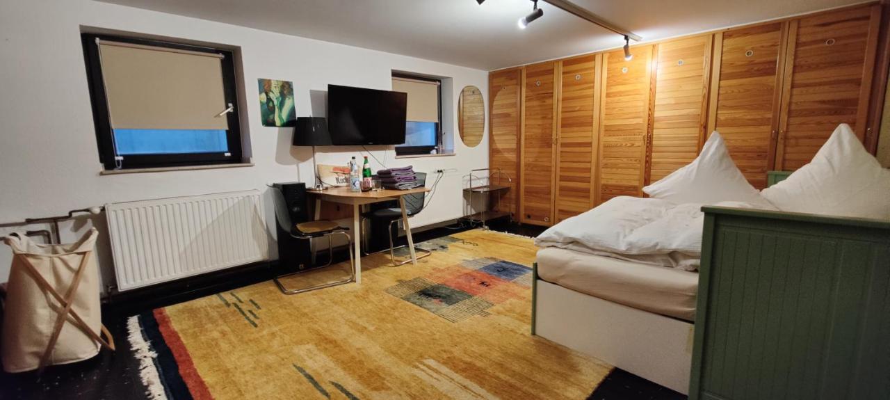 Spacious & Comfortable Guestrooms W Private Bathrooms Near Koelnmesse & Lanxess Arena, Free Parking, Highspeed Wifi Pensjonat