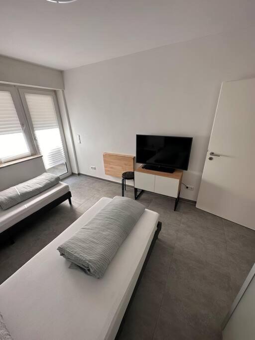 Madame Am Mediapark Apartment