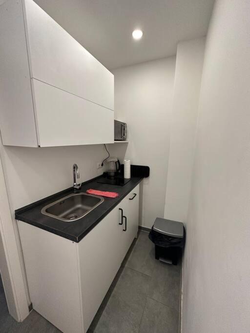Madame Am Mediapark Apartment