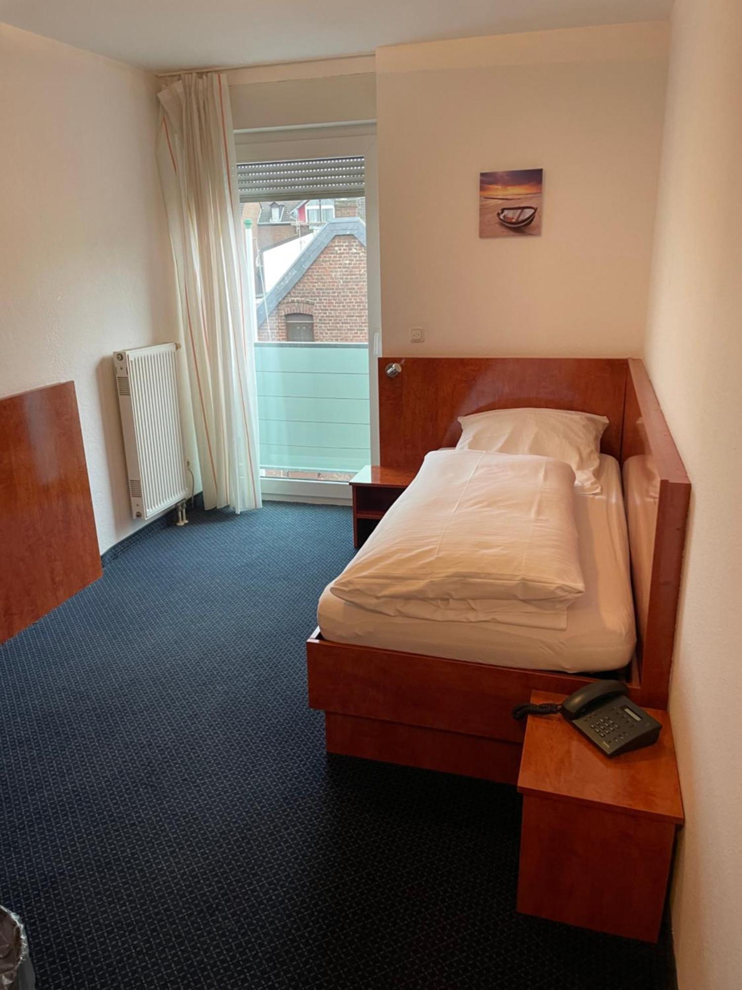 Hotel Merkenich 3*