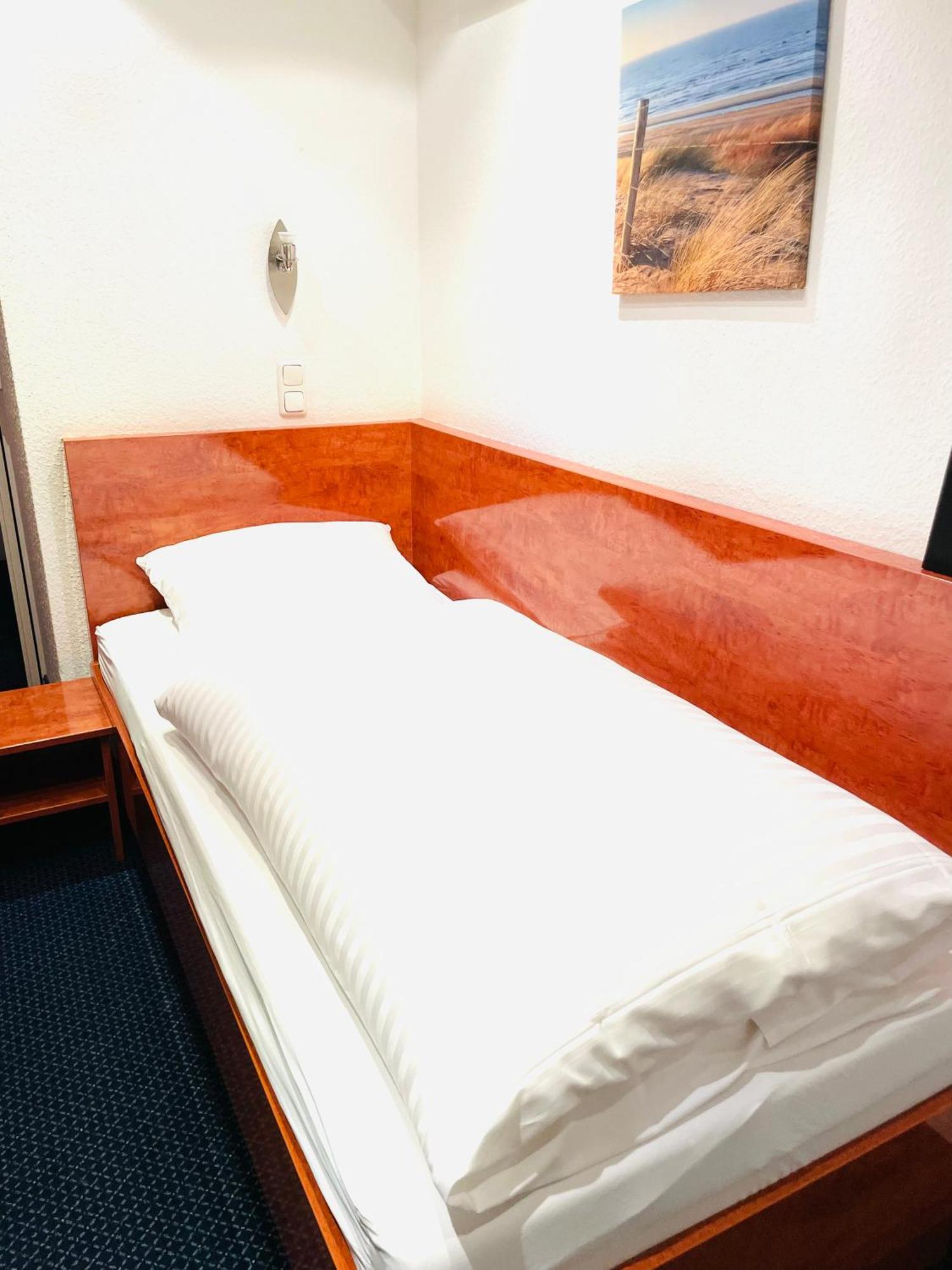 Hotel Merkenich 3*