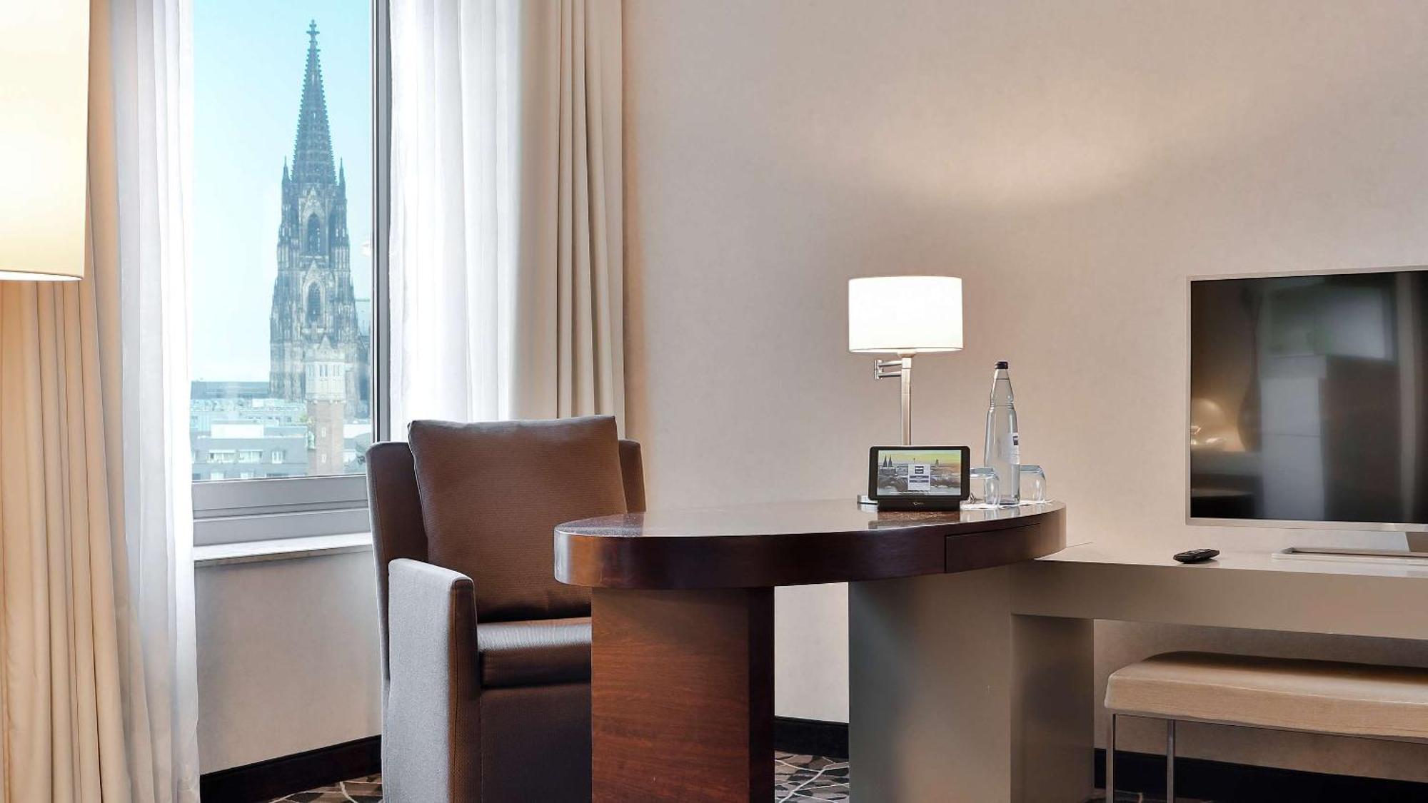 Hotel Dorint Am Heumarkt 4*