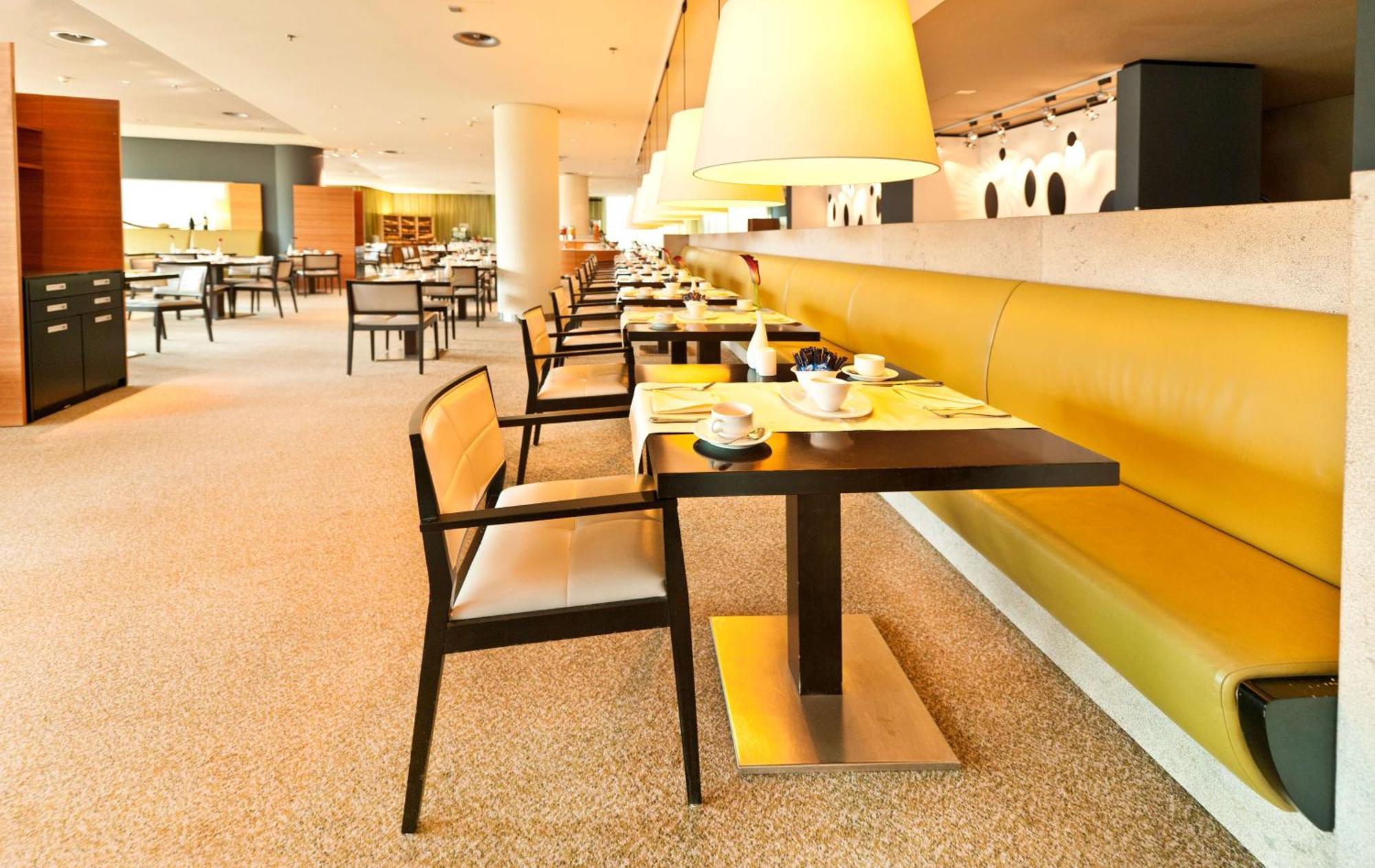 Dorint Am Heumarkt Hotel 4*
