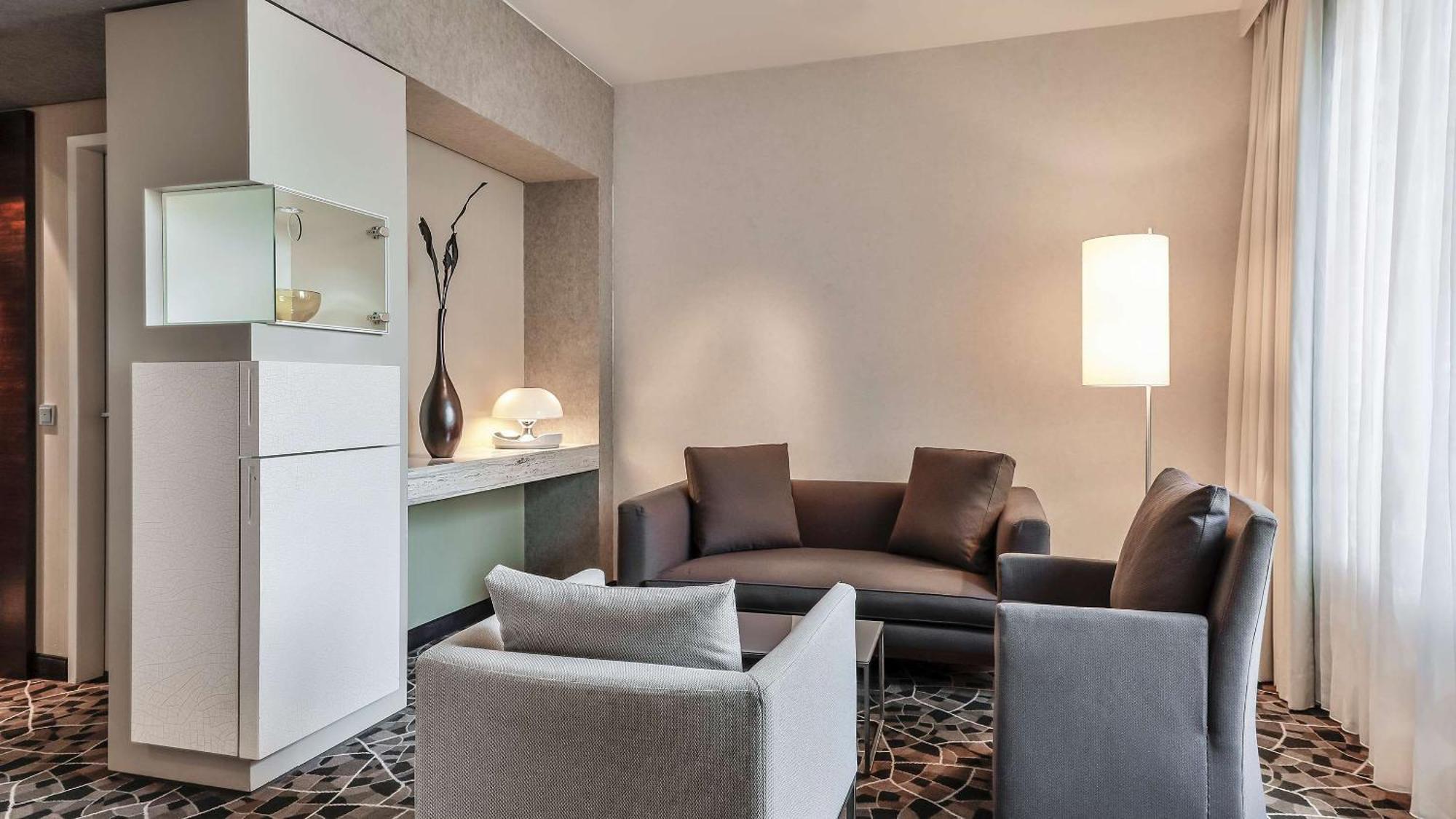 Hotel Dorint Am Heumarkt 4*