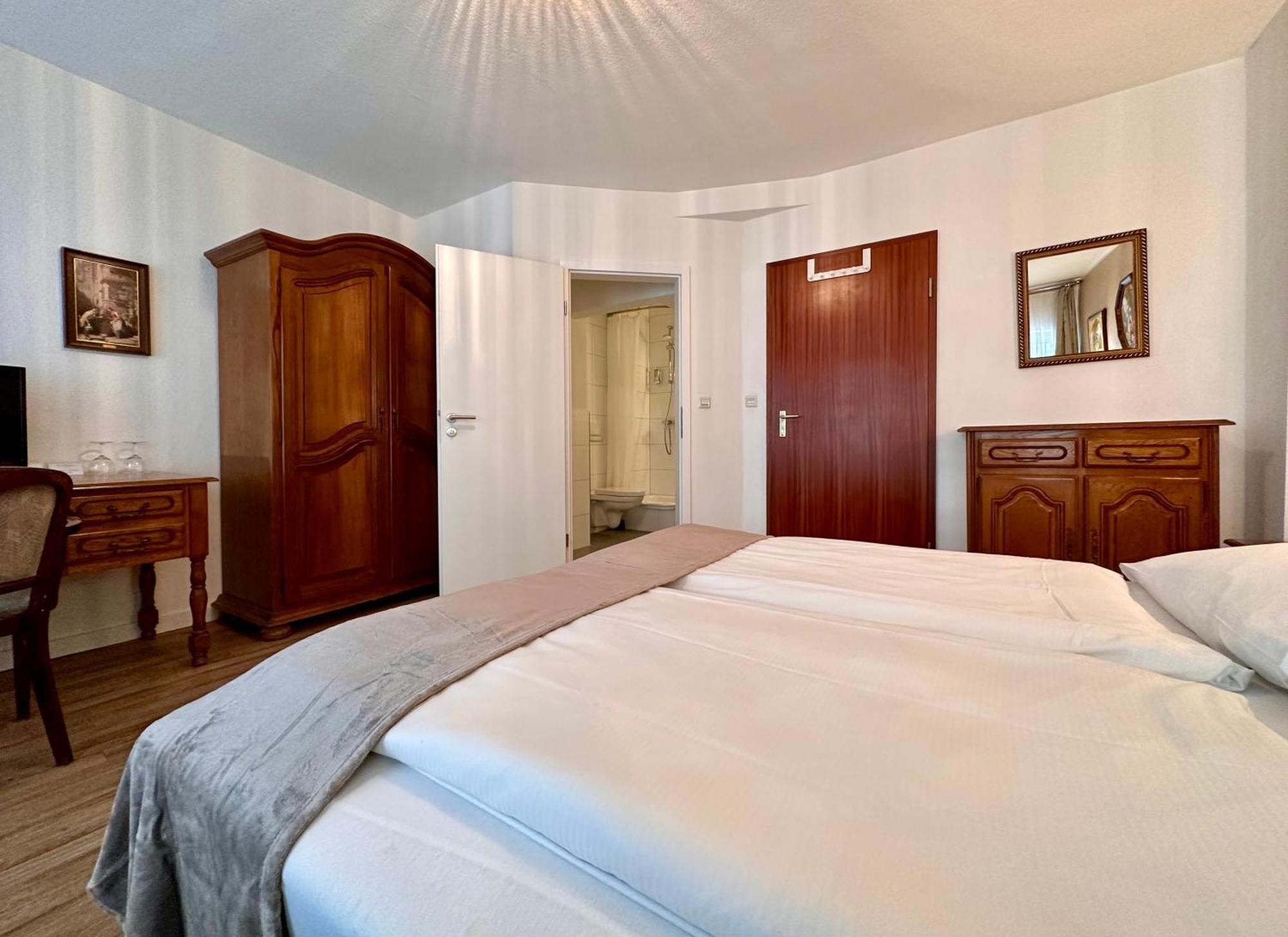 Altstadthotel Hayk Am Rhein Hotel
