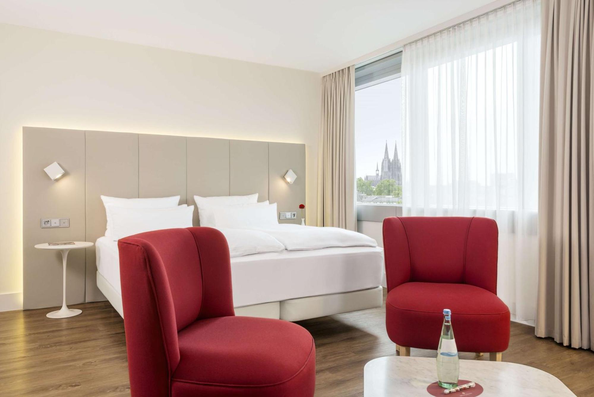 Hotel Nh Collection Mediapark 4*