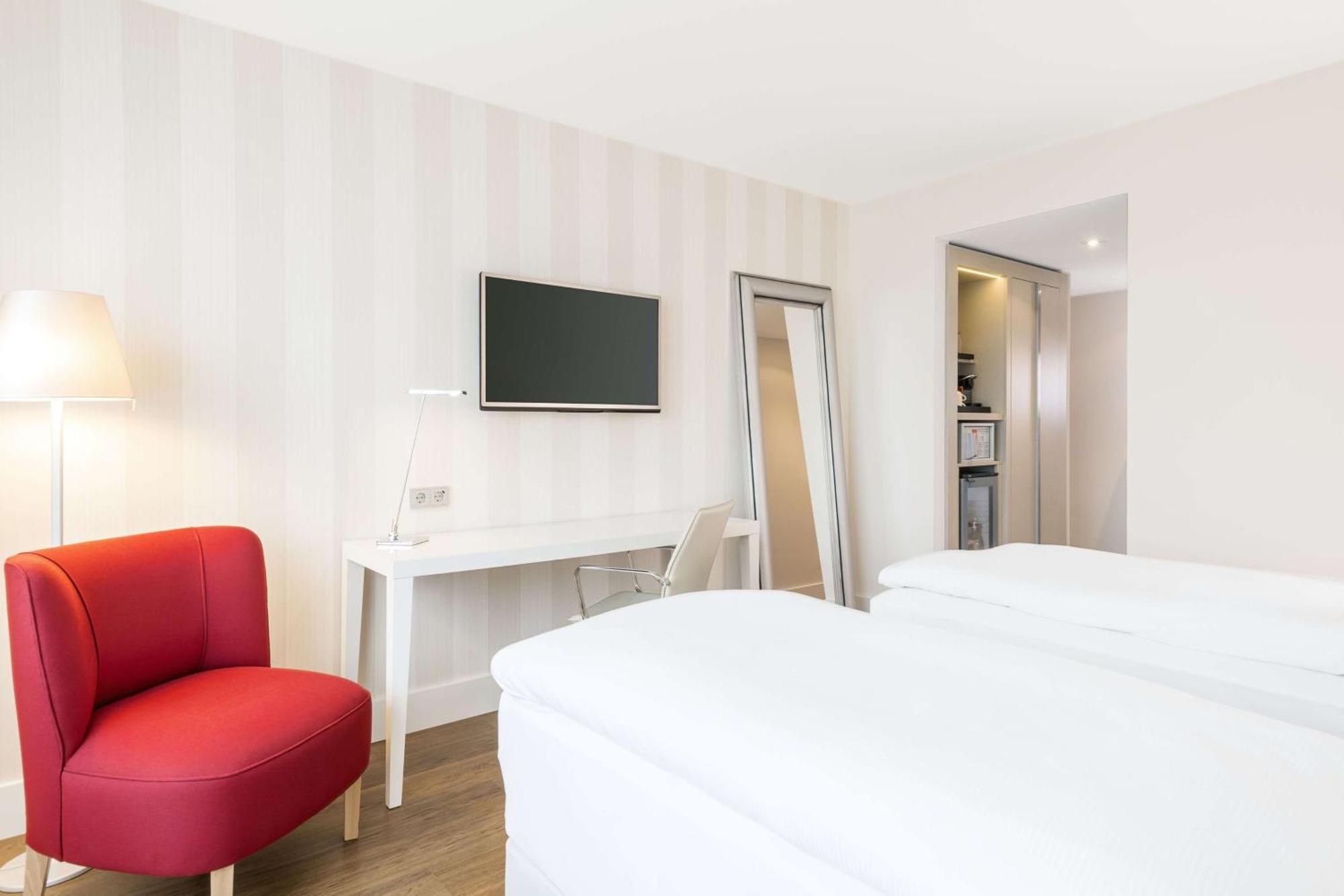 Hotel Nh Collection Mediapark 4*