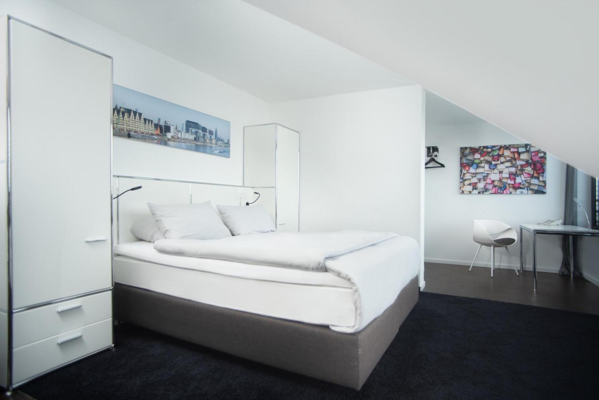 Hotel &repeat Airport Cologne