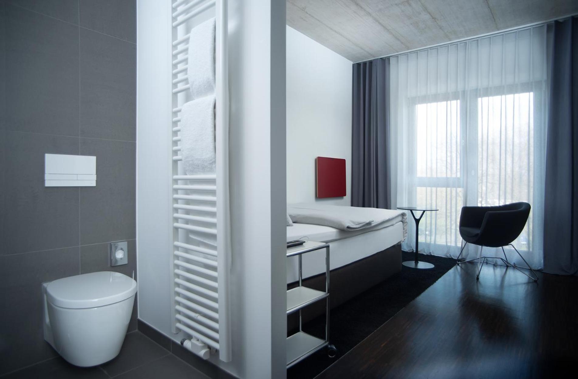 Hotel &repeat Airport Cologne