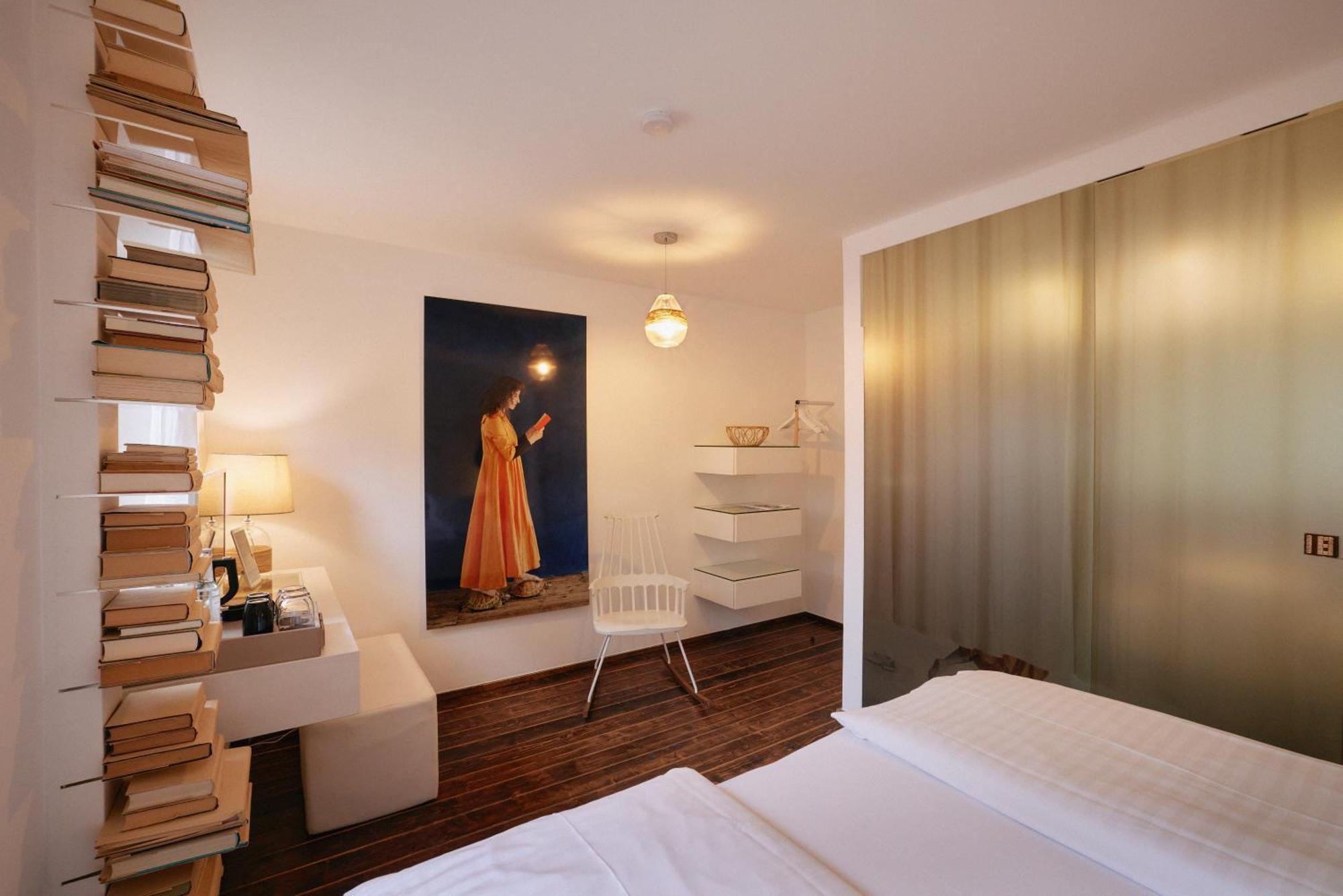 18arts - Living In A Gallery! Hotel