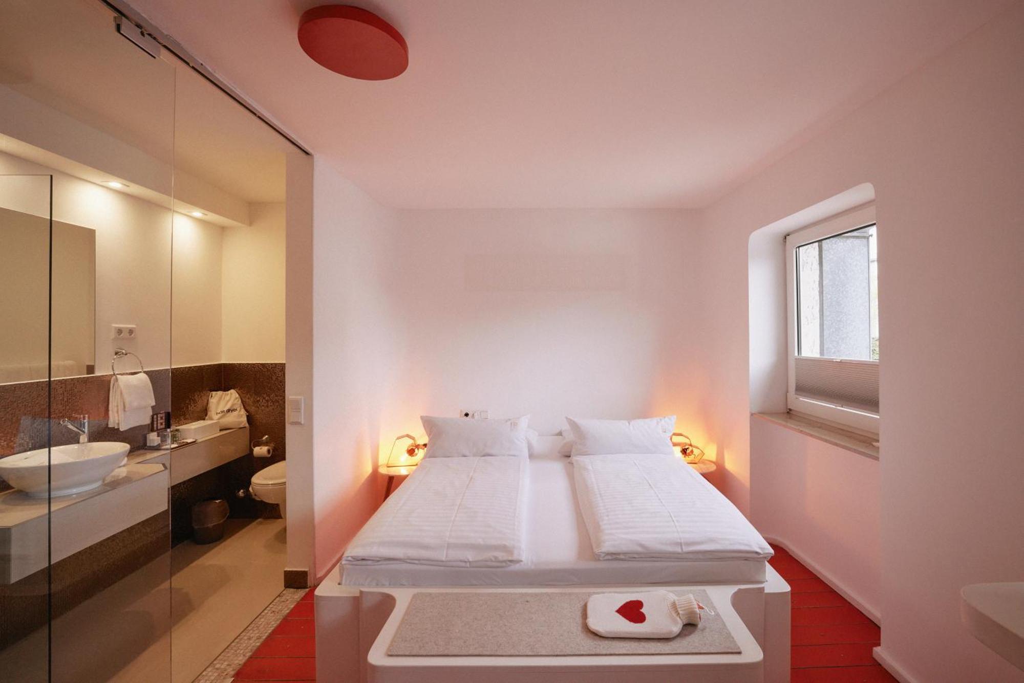 18arts - Living In A Gallery! Hotel