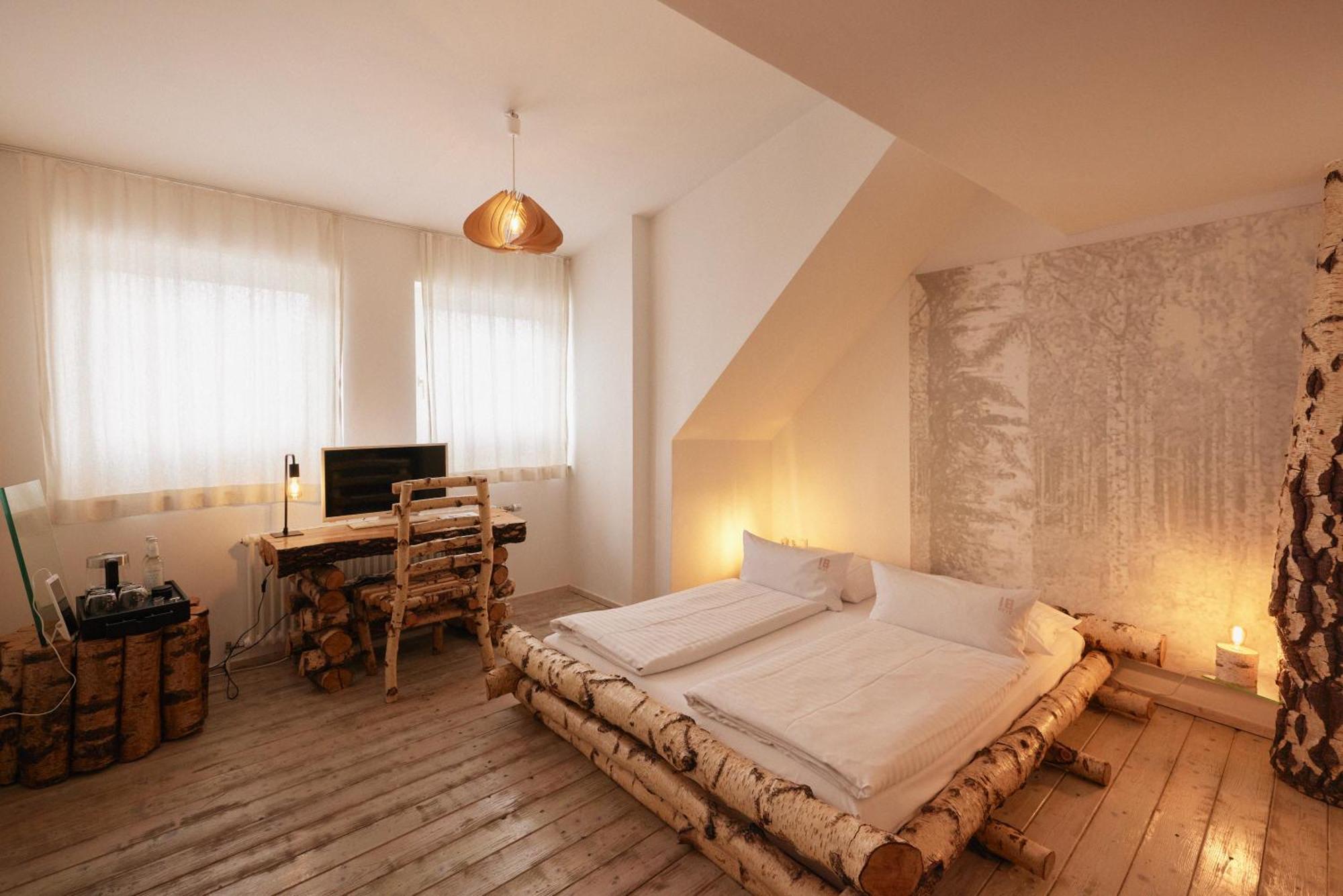 Hotel 18arts - Living In A Gallery!