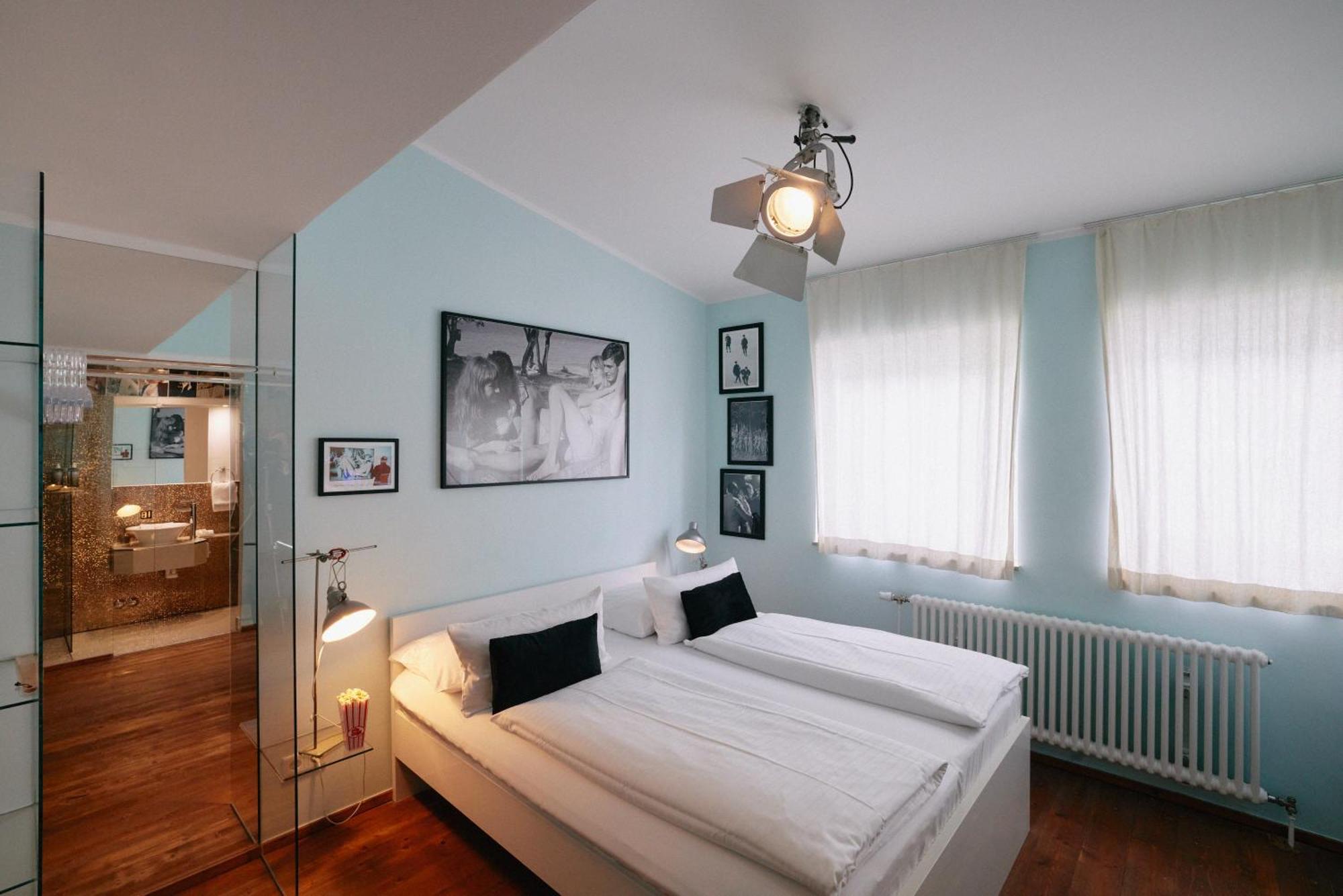 18arts - Living In A Gallery! Hotel