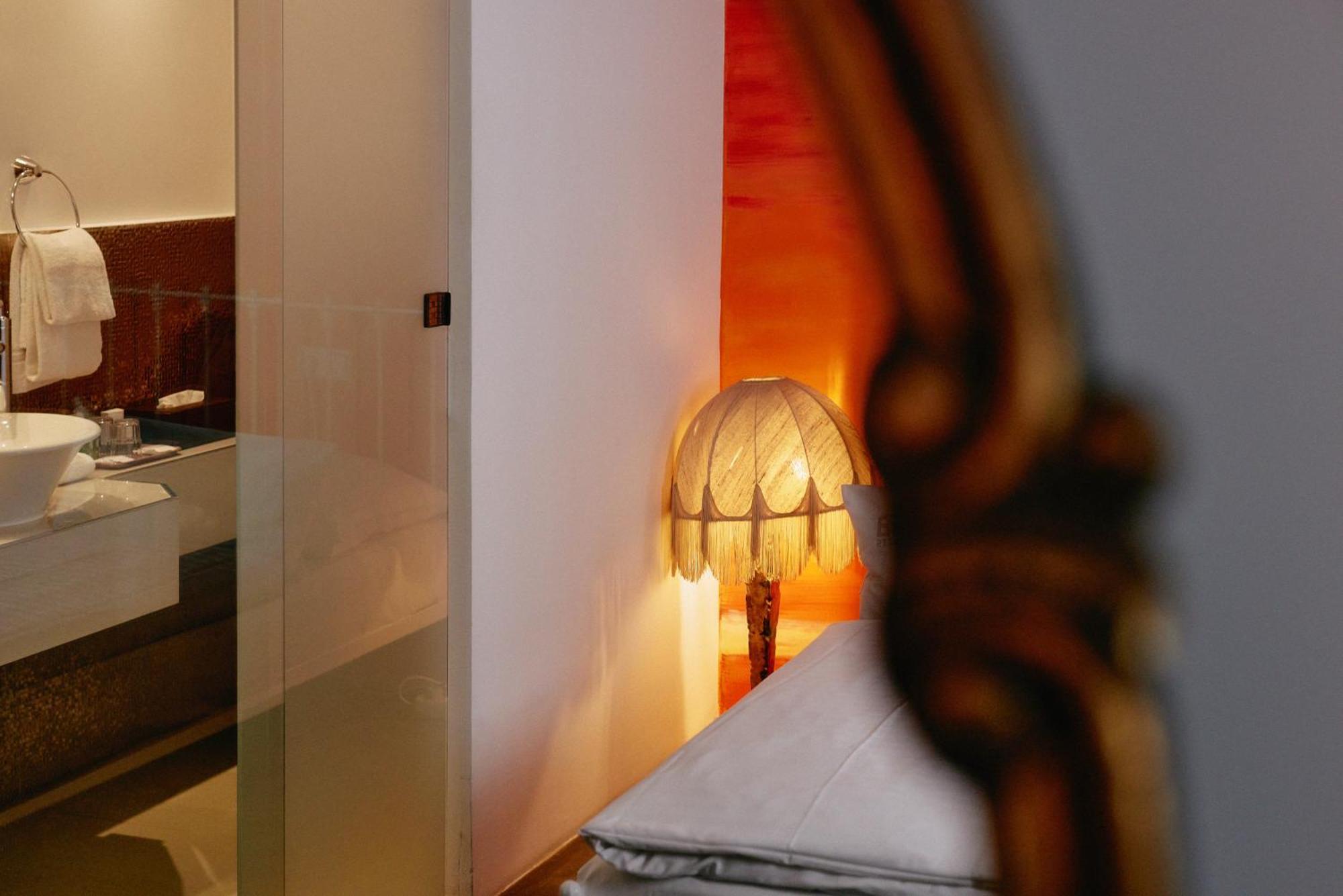 18arts - Living In A Gallery! Hotel