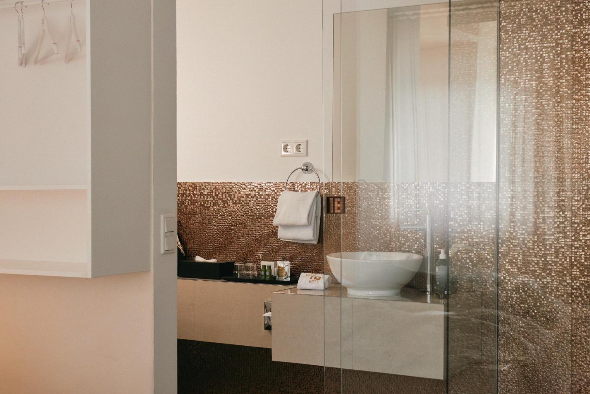 18arts - Living In A Gallery! Hotel 4*