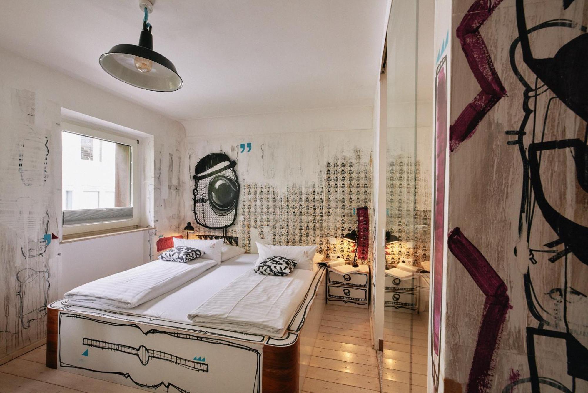 Hotel 18arts - Living In A Gallery! 4*