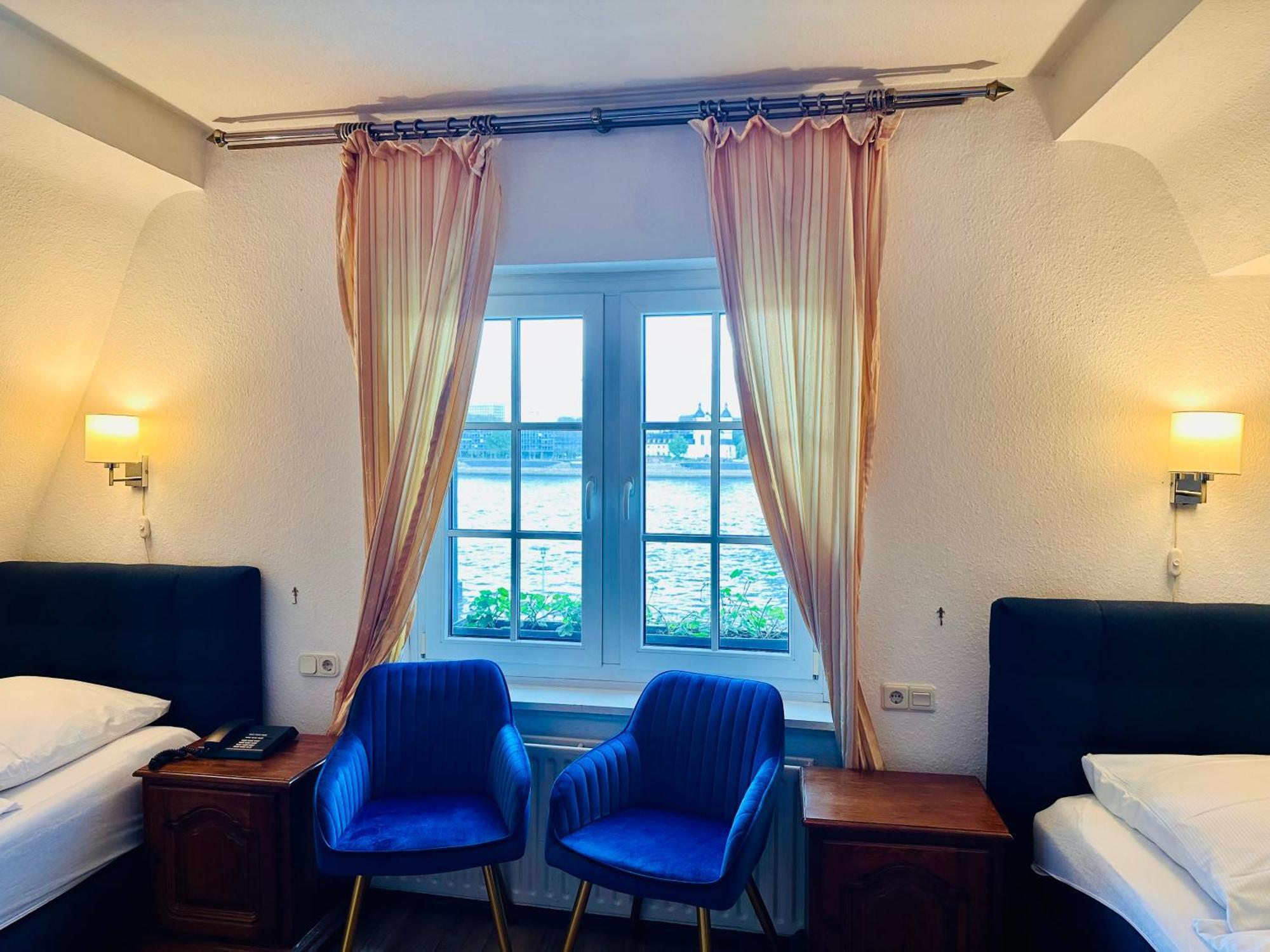 Altstadthotel Hayk Am Rhein Hotel Cologne