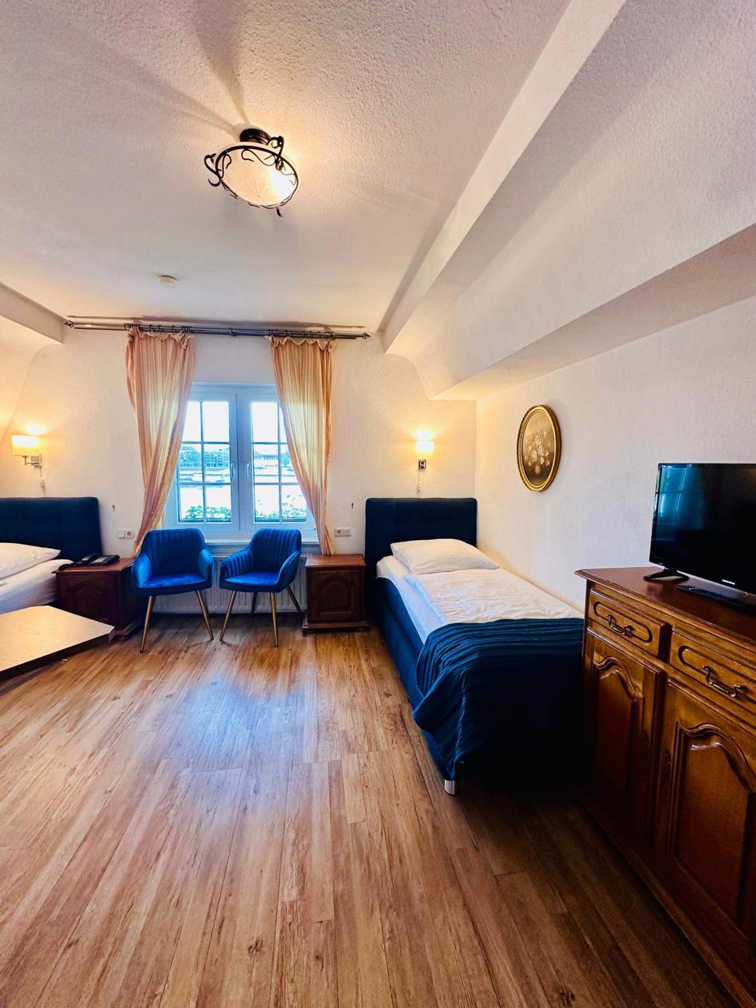 Altstadthotel Hayk Am Rhein Hotel