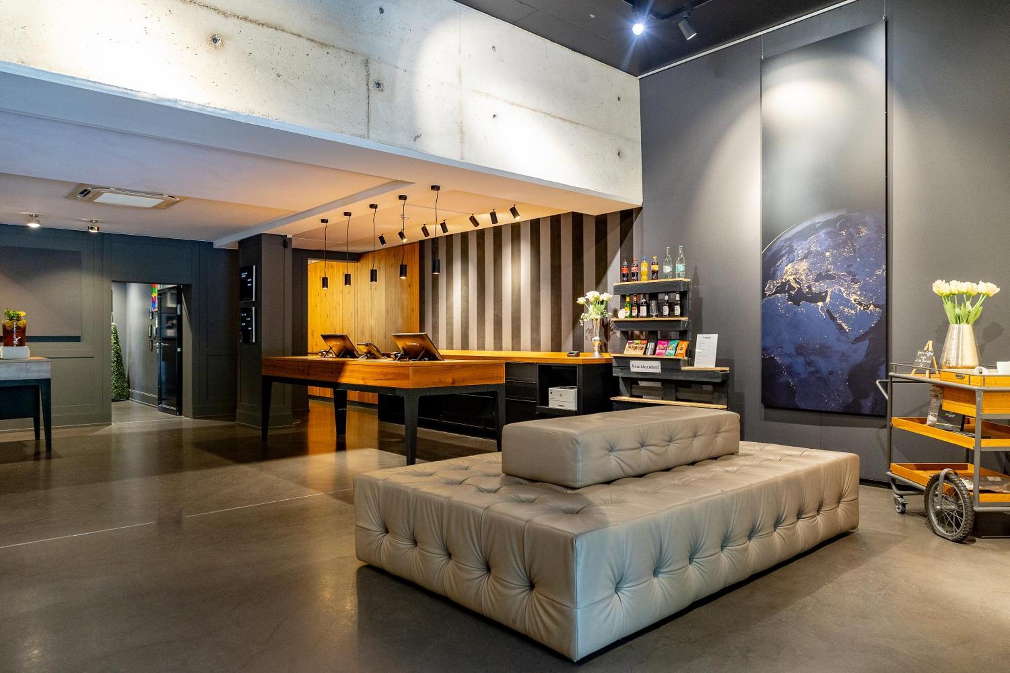 &repeat Airport Hotel 4*