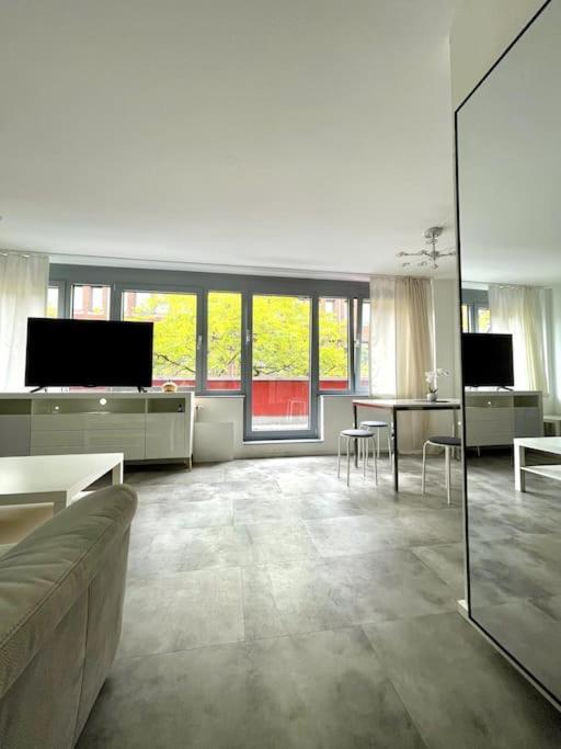 Herzhafte Mitten In Apartment