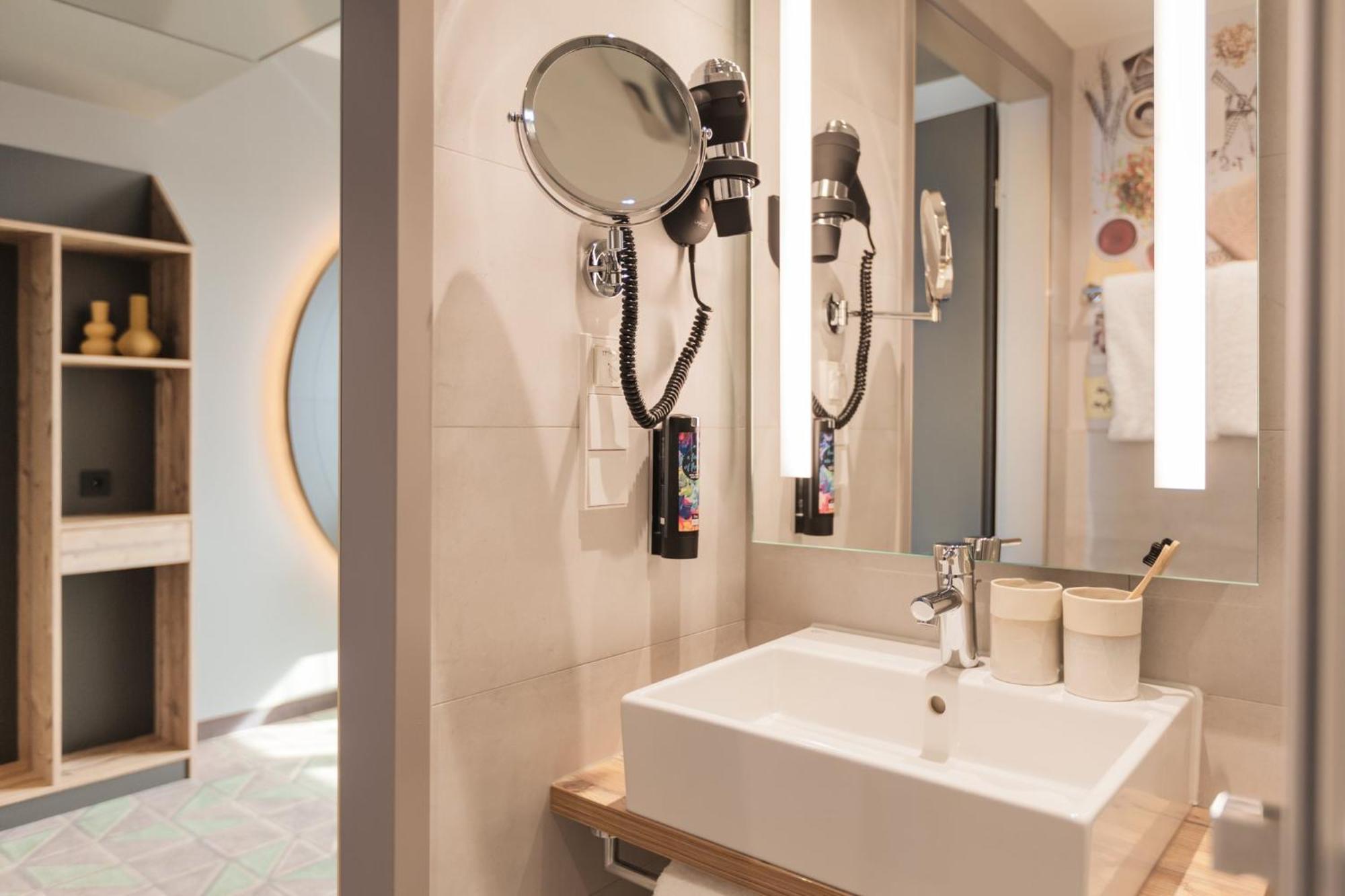 - The Niu, Mill Muelheim, An Ihg 3*