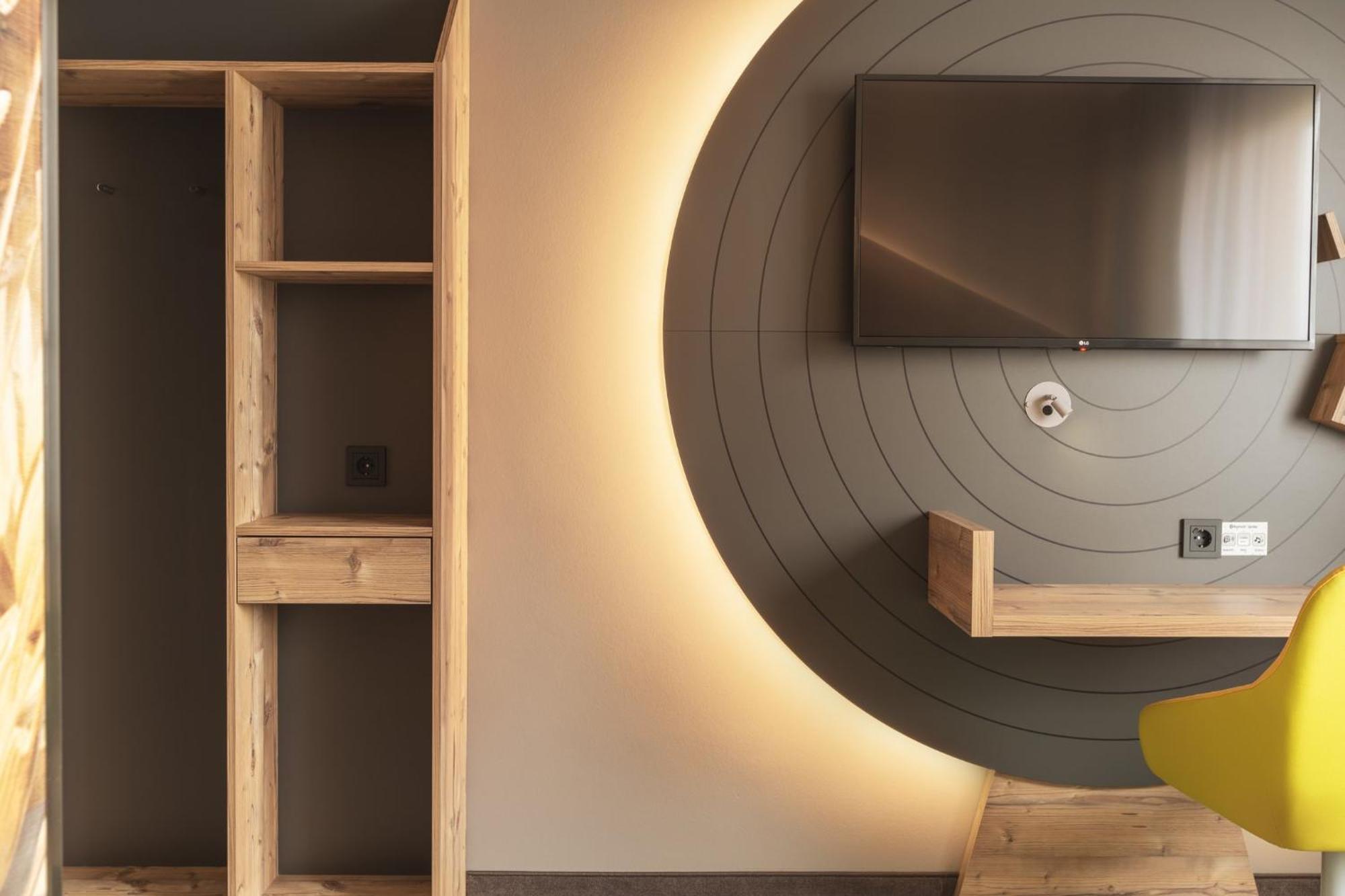 - The Niu, Mill Muelheim, An Ihg Cologne