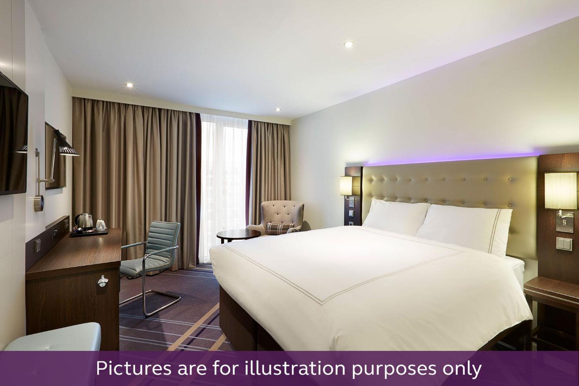 Premier Centre Hotel *